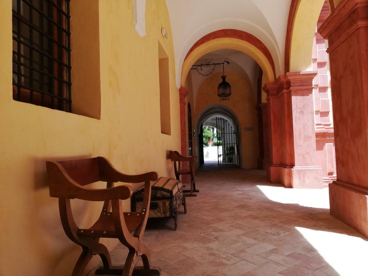 Отель Monasterio De San Francisco Пальма дел Рио Экстерьер фото